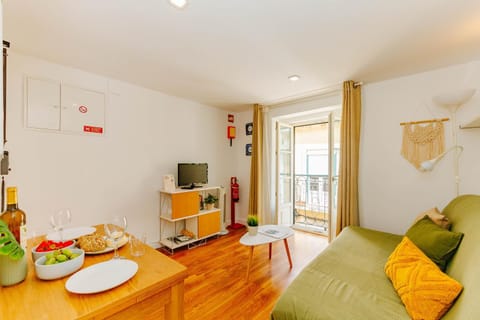 TV and multimedia, Living room, Seating area, Dining area, Meals