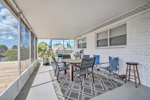 Gulf Views and Boat Dock Sunny Hudson Escape! House in Hudson