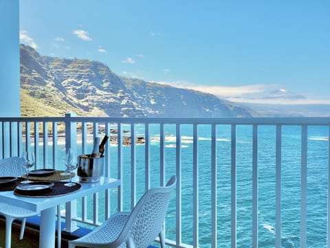 View (from property/room), Balcony/Terrace, Sea view