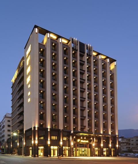 Property building, Facade/entrance, Night