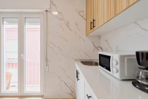 Kitchen or kitchenette, microwave, kitchen