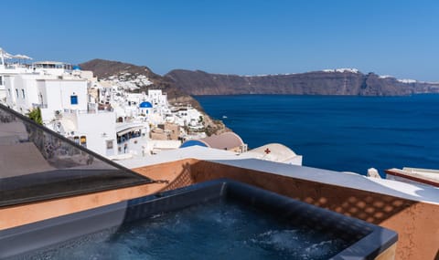 Nearby landmark, Day, Natural landscape, Summer, Hot Tub, View (from property/room), Balcony/Terrace, City view, Landmark view, Sea view, Street view