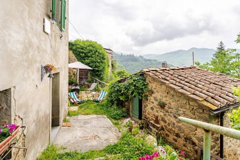 Property building, Spring, Day, Natural landscape, Garden, Garden view, Mountain view