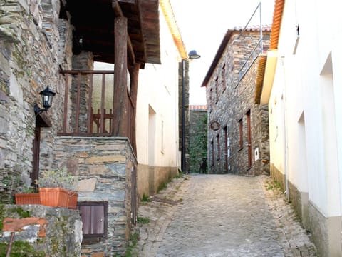 Facade/entrance, Area and facilities