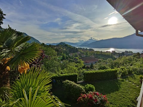 Balcony/Terrace, Garden view, Lake view, Mountain view