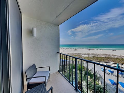 Balcony/Terrace, Seating area, Beach, Sea view