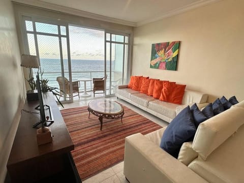 Communal lounge/ TV room, Living room, Sea view