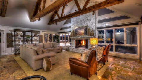 Country Roads House in Blue Ridge Lake