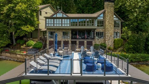 Country Roads House in Blue Ridge Lake