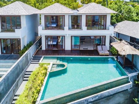 Property building, Patio, Garden view, Pool view, Swimming pool, sunbed