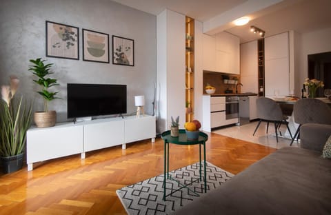 Communal lounge/ TV room, TV and multimedia, Kitchen or kitchenette, Living room, Seating area, Dining area