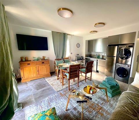 appartement carqueiranne le port Apartment in Hyères