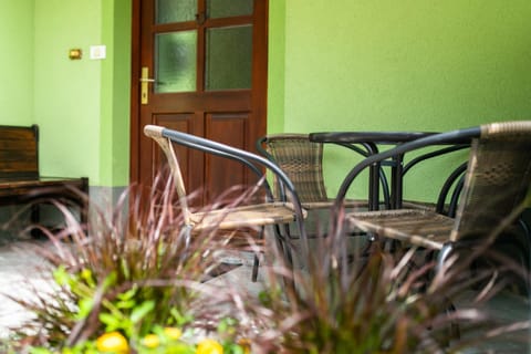 Patio, Facade/entrance