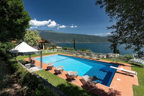 Villa Aurora- Villa esclusiva con piscina e splendida vista lago Villa in Gargnano