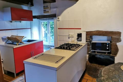 Petite maison dans les Monts d'Arrée TY COZ House in Finistere