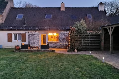 Petite maison dans les Monts d'Arrée TY COZ House in Finistere