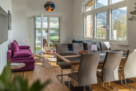 Bed, Living room, Seating area, Dining area