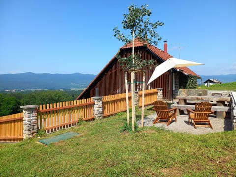 Property building, Patio, Spring, Day, Natural landscape, Garden, Garden, Balcony/Terrace, Garden view