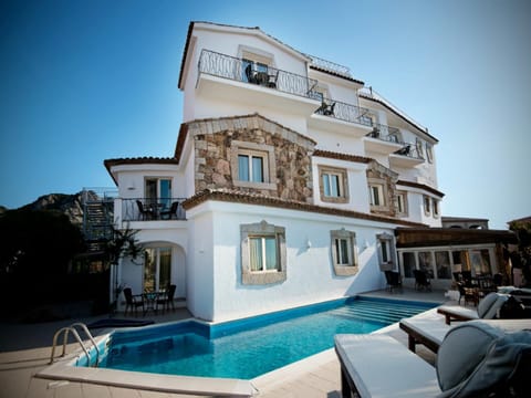 Facade/entrance, Swimming pool, Swimming pool
