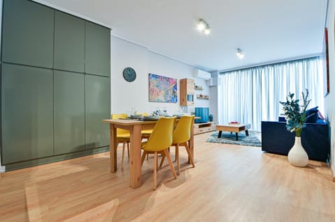 Living room, Seating area, Dining area, air conditioner