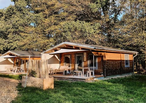 Property building, Garden, Balcony/Terrace, Seating area, Dining area