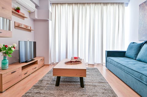 TV and multimedia, Living room, Seating area, air conditioner