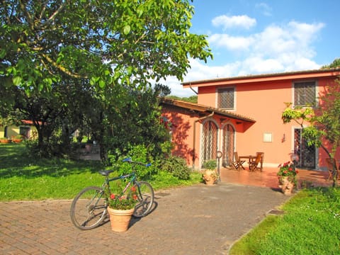 Property building, Facade/entrance, Day, Garden, Garden view