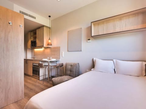 Property building, Bed, Bedroom