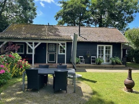 Mooi huisje nabij Ouddorp in Goedereede Campground/ 
RV Resort in South Holland (province)
