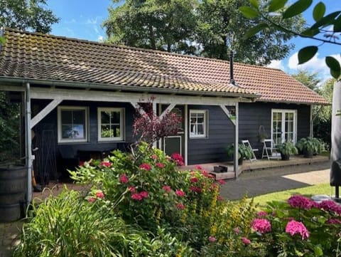 Mooi huisje nabij Ouddorp in Goedereede Campground/ 
RV Resort in South Holland (province)