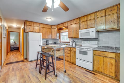 Shell Knob Home with Fire Pit, Near Table Rock Lake! House in Shell Knob