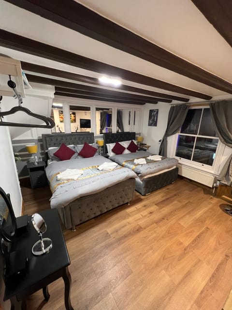 Photo of the whole room, Bedroom