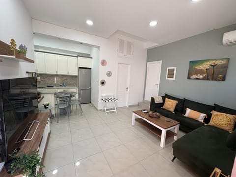 TV and multimedia, Kitchen or kitchenette, Living room, Seating area, Dining area, internet, air conditioner
