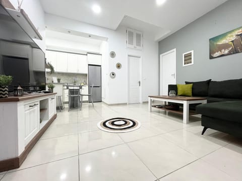 TV and multimedia, Kitchen or kitchenette, Living room, Seating area, Dining area, oven, stove, air conditioner