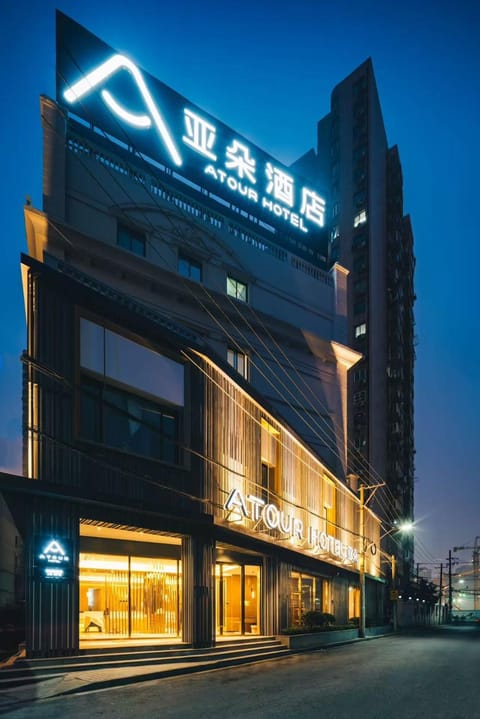 Property building, Street view, Location
