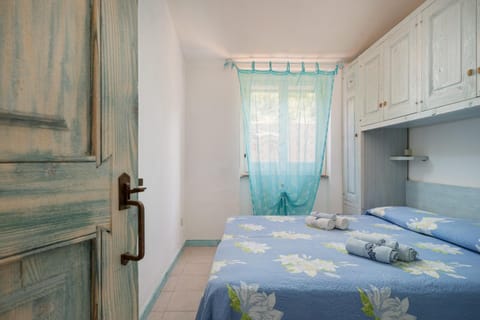 Bed, Photo of the whole room, Bedroom, towels, wardrobe