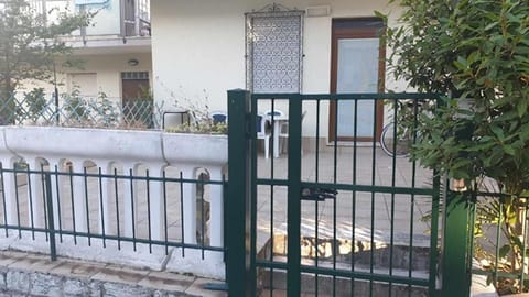 R05 - Comodo trilocale con corte privata Apartment in Marcelli