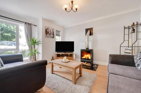 3 Bed Holiday Home in Llandeilo with log burner House in Wales