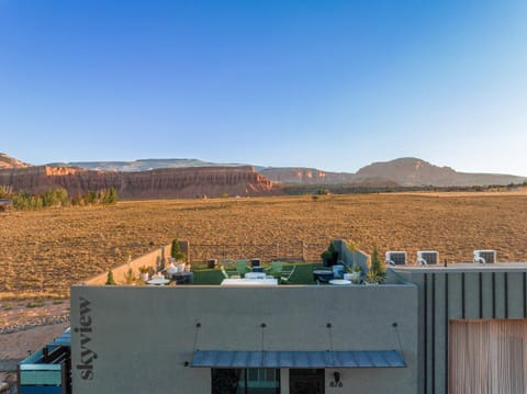 Property building, Facade/entrance, View (from property/room), Balcony/Terrace
