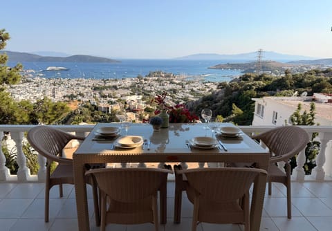 Balcony/Terrace, Dining area, City view, Sea view