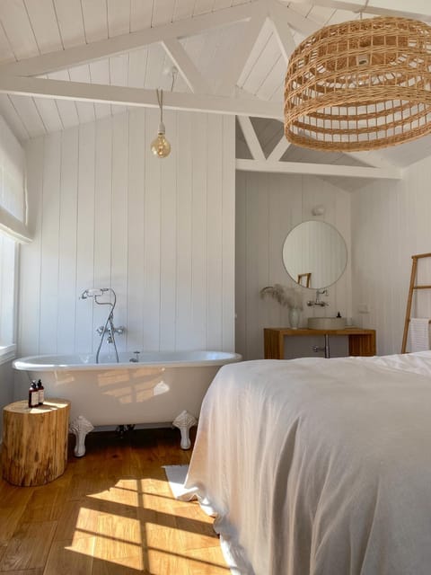 Bed, Bathroom, View (from property/room), Decorative detail, Bedroom, Bath