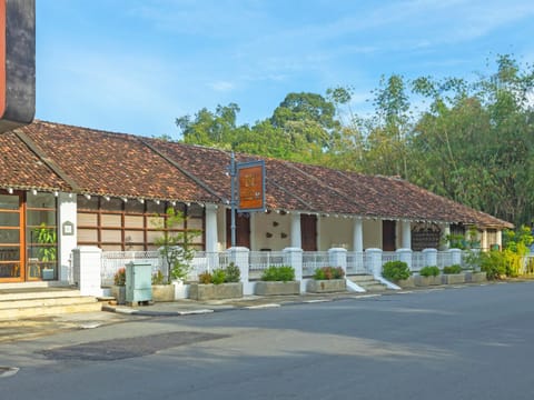 Property building, Facade/entrance
