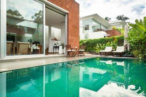 Swimming pool, Swimming pool