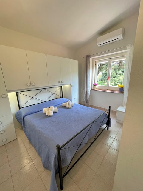 Bed, Bedroom, air conditioner