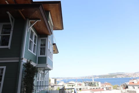 Property building, Day, Natural landscape, View (from property/room), Balcony/Terrace, City view, Sea view