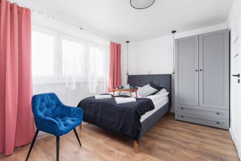 Bedroom, wardrobe