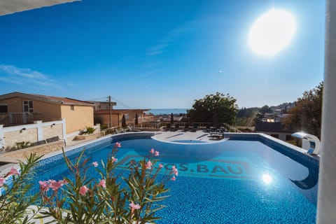 Swimming pool, Swimming pool