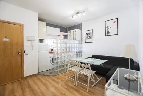 Kitchen or kitchenette, Living room, Seating area, Dining area, pet friendly