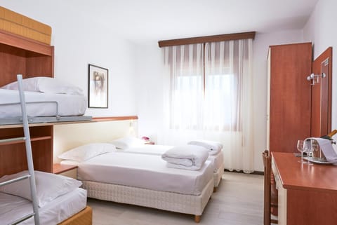 Photo of the whole room, Bedroom, bunk bed, towels