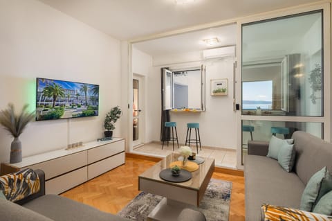 Spalato Imperium II - Beachfront Znjan Apartment in Split